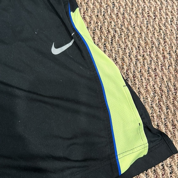 Men’s Nike dri fit shorts black blue green - Picture 2 of 6
